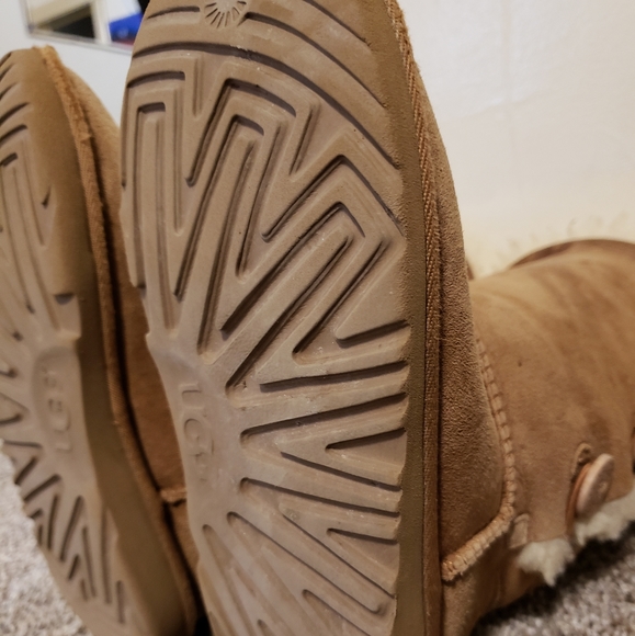 Authentic Ugg designer tall Triple Bailey Button boots sz 3 in good condition - Picture 14 of 14